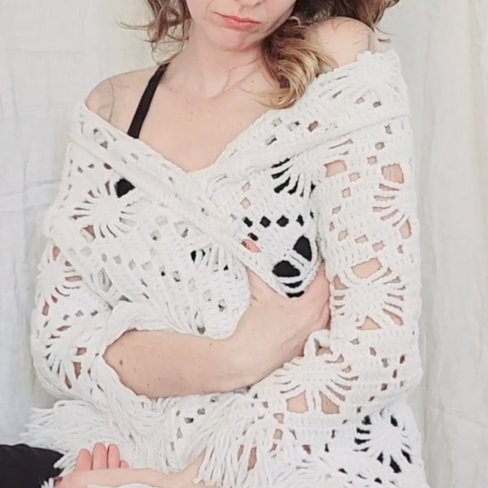 white cottagecore granny shawl, Vintage 1970 handmade fringe crochet shrug scarf - Picture 13 of 16